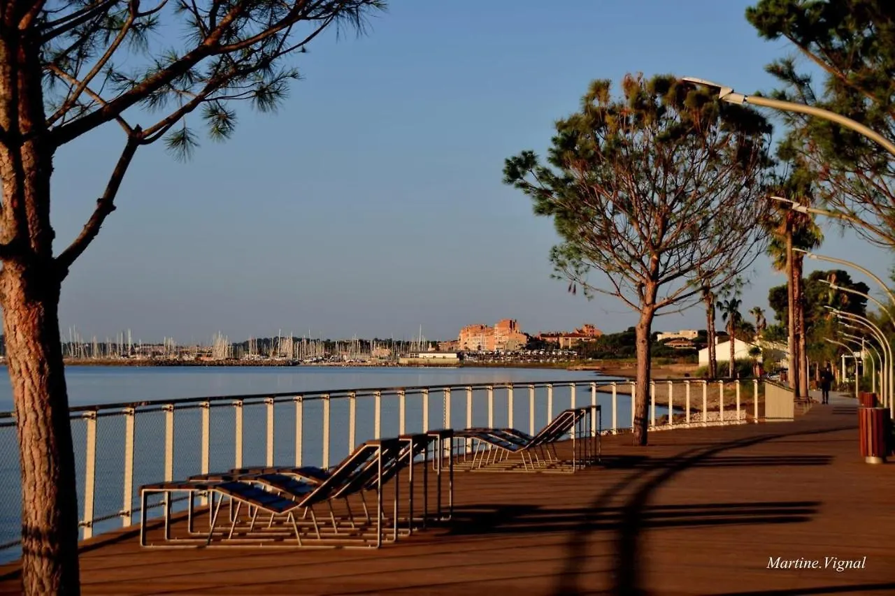 Campsite Mobilhome En Face Des Plages Hyeres